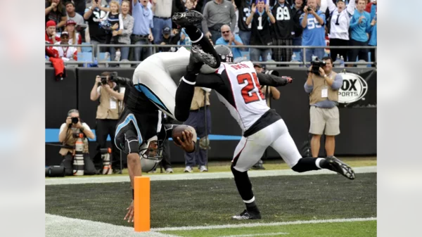 Cam Newton 71 yard TD run vs the Falcons (2012).webp