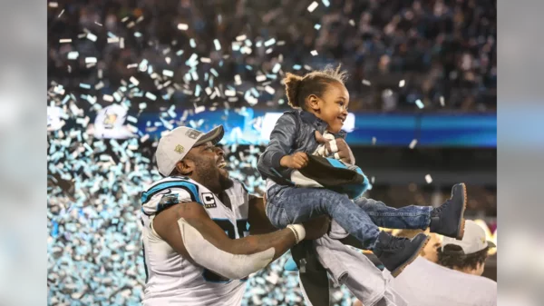 Charles Johnson and his daughter (2015 NFC Championship).webp