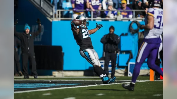Jonathan Stewart falls backwards into the end zone for a TD vs the Vikings (2017).webp